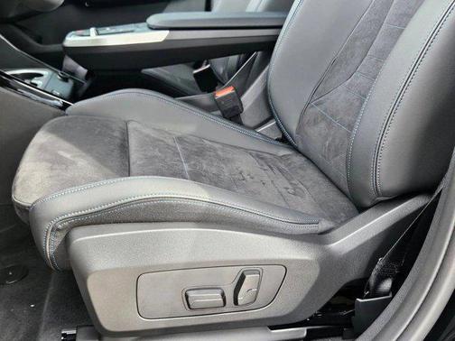 Black Sapphire Metallic 2026 BMW X2 xDrive28i