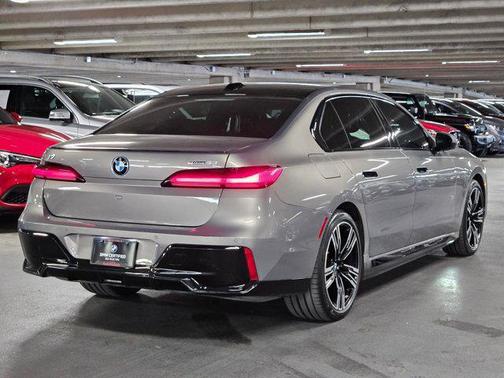 Oxide Grey Metallic 2024 BMW i7 eDrive50
