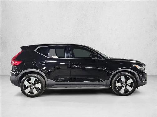 2019 Volvo XC40 T5 Momentum