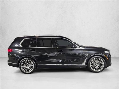 Black Sapphire Metallic 2022 BMW X7 xDrive40i