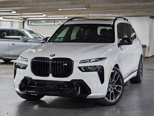 2025 BMW X7 M60i