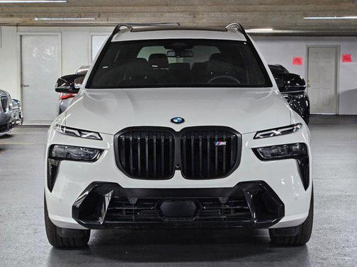 2025 BMW X7 M60i