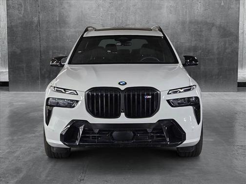 2025 BMW X7 M60i