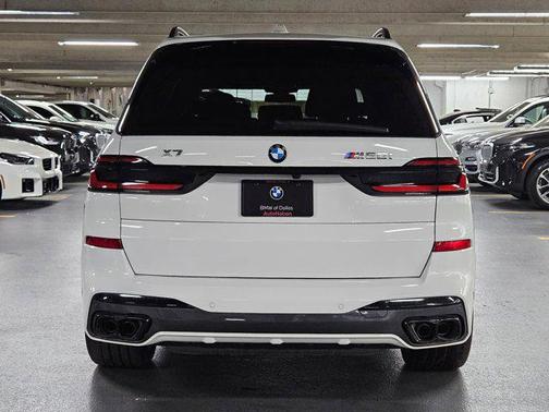 2025 BMW X7 M60i