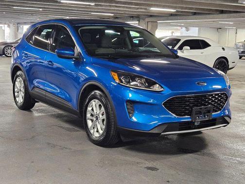 Velocity Blue Metallic 2020 Ford Escape SE