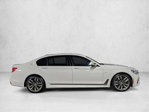 Mineral White Metallic 2018 BMW M760 xDrive