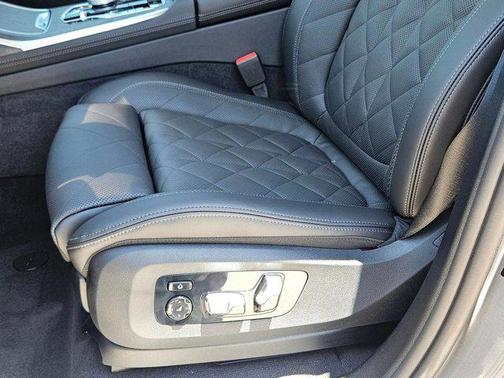 Skyscraper Grey Metallic 2026 BMW X7 xDrive40i