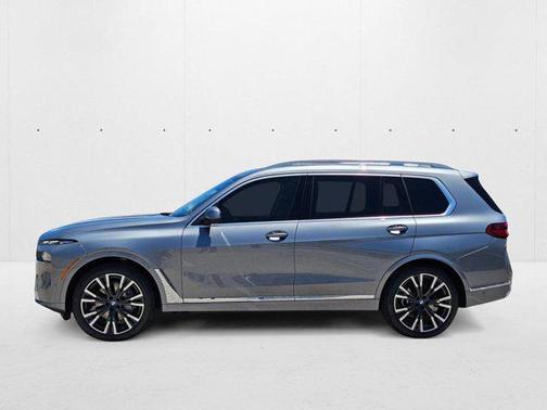 Skyscraper Grey Metallic 2026 BMW X7 xDrive40i