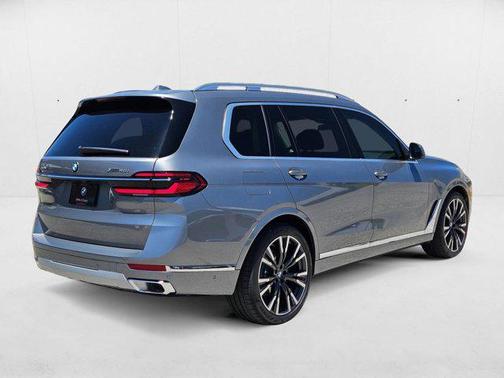 Skyscraper Grey Metallic 2026 BMW X7 xDrive40i
