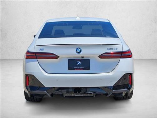Mineral White Metallic 2026 BMW i5 xDrive40
