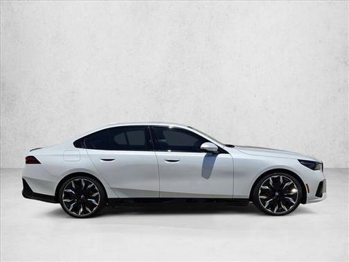 Mineral White Metallic 2026 BMW i5 xDrive40