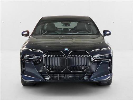 2025 BMW 750e i xDrive