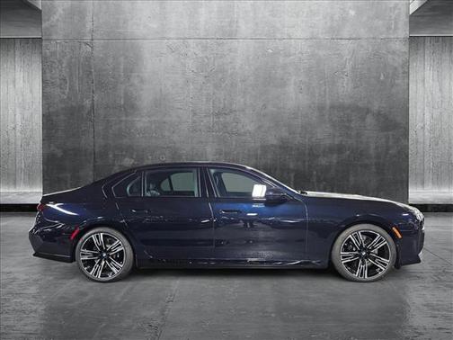 2025 BMW 750e i xDrive