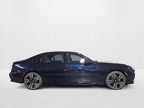 2025 BMW 750e i xDrive