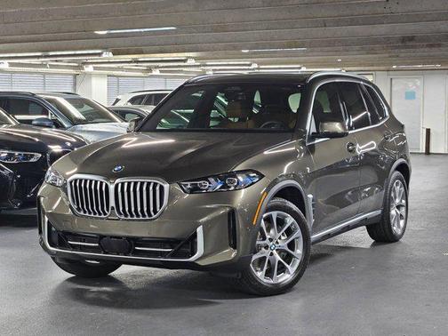 Manhattan Green Metallic 2026 BMW X5 sDrive40i