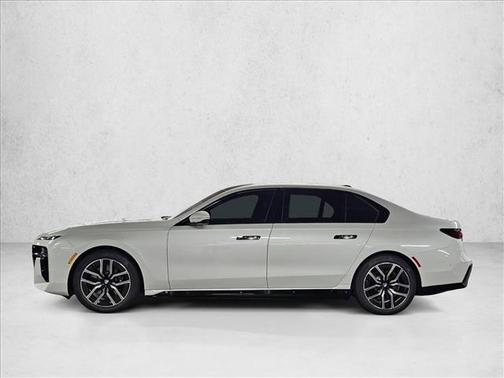 Mineral White Metallic 2026 BMW i7 eDrive50