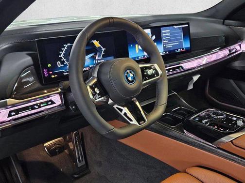 Mineral White Metallic 2026 BMW i7 eDrive50
