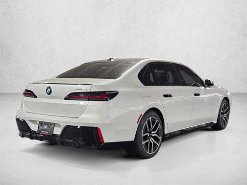Mineral White Metallic 2026 BMW i7 eDrive50