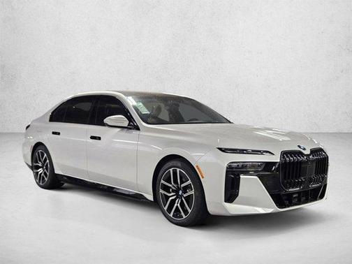 Mineral White Metallic 2026 BMW i7 eDrive50