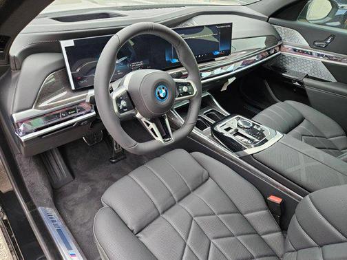 Black Sapphire Metallic 2026 BMW i7 eDrive50
