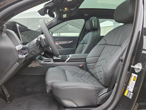Black Sapphire Metallic 2026 BMW i7 eDrive50