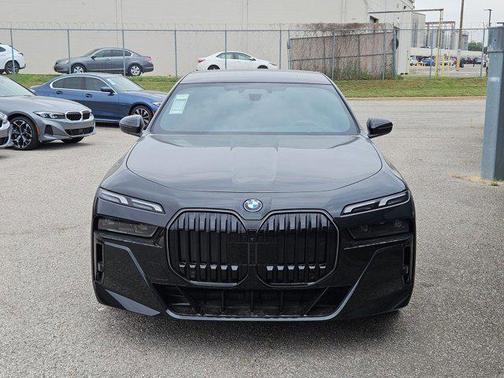 Black Sapphire Metallic 2026 BMW i7 eDrive50