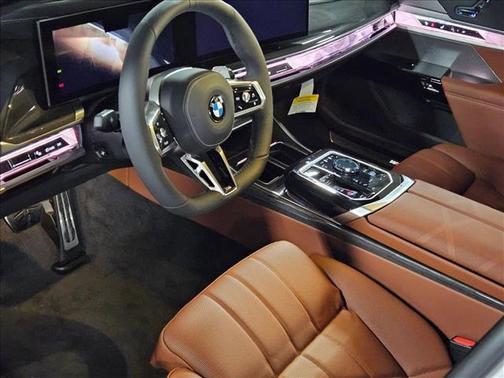 Mineral White Metallic 2026 BMW 740 740i
