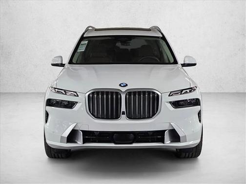 Alpine White 2026 BMW X7 xDrive40i