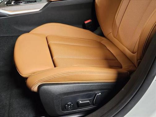 Mineral White Metallic 2025 BMW 330 xDrive