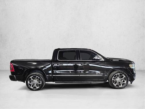 Diamond Black Crystal Pearlcoat 2019 RAM 1500 Limited