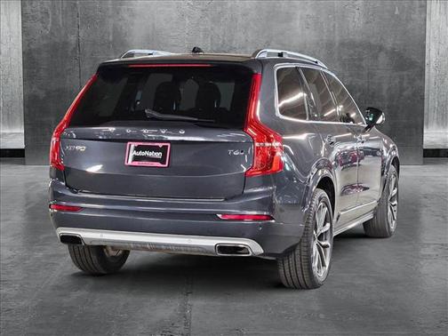 2017 Volvo XC90 T6 Momentum