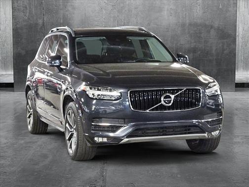 2017 Volvo XC90 T6 Momentum