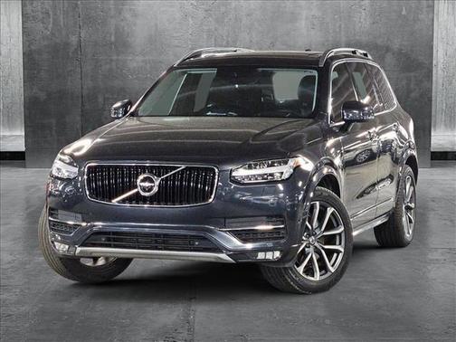 2017 Volvo XC90 T6 Momentum