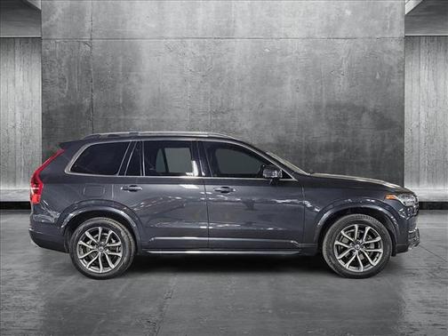 2017 Volvo XC90 T6 Momentum