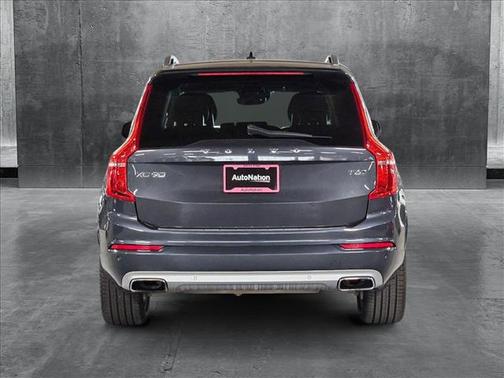 2017 Volvo XC90 T6 Momentum