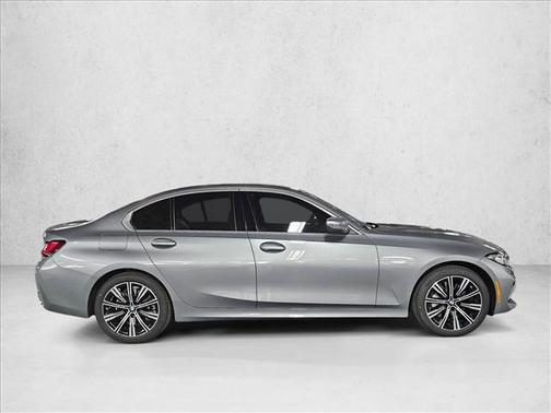 Skyscraper Grey Metallic 2026 BMW 330 330i