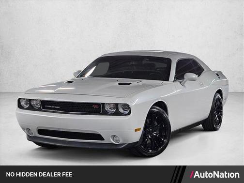 Ivory Tri-Coat Pearl 2014 Dodge Challenger R/T