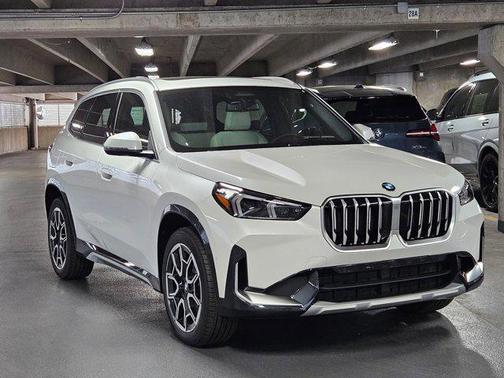 Mineral White Metallic 2026 BMW X1 xDrive28i