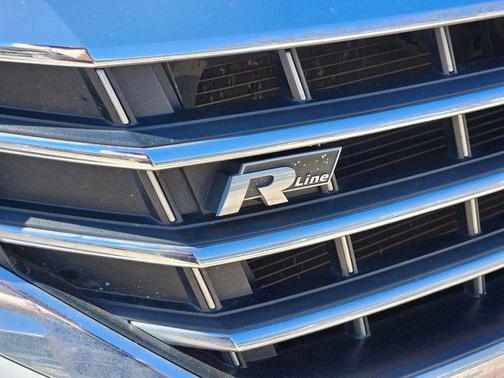 2021 Volkswagen Passat 2.0T R-Line