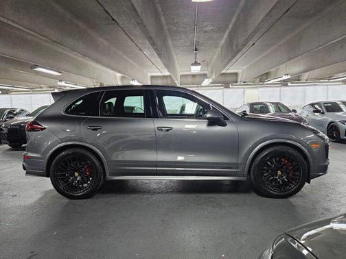 2016 Porsche Cayenne GTS