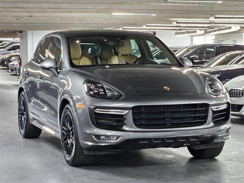 2016 Porsche Cayenne GTS