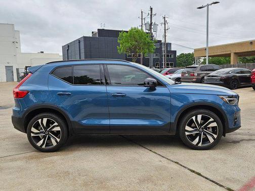 Fjord Blue Metallic 2024 Volvo XC40 B5 Ultimate Dark Theme