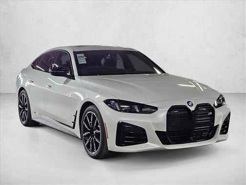 Mineral White Metallic 2026 BMW M440 i