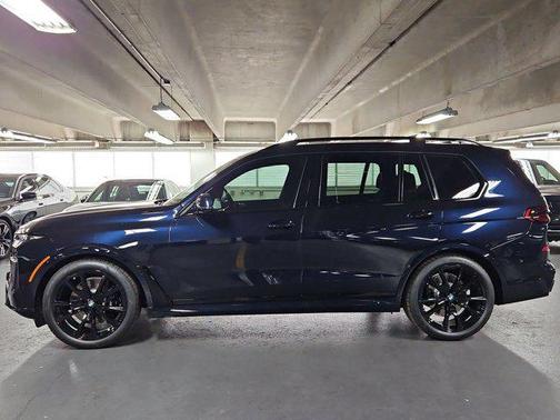 Carbon Black Metallic 2027 BMW X7 xDrive40i