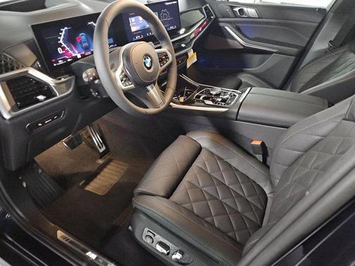 Carbon Black Metallic 2027 BMW X7 xDrive40i