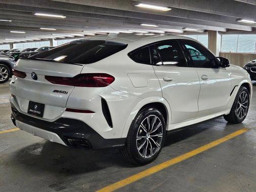 Mineral White Metallic 2024 BMW X6 M60i