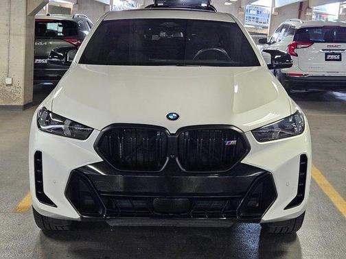 Mineral White Metallic 2024 BMW X6 M60i