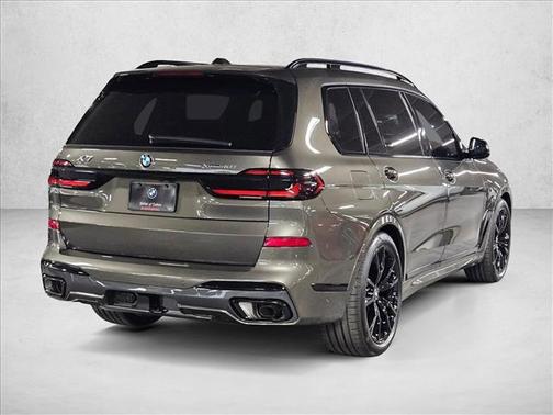 Manhattan Green Metallic 2026 BMW X7 xDrive40i