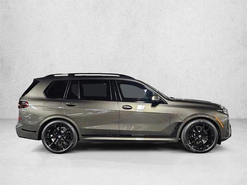 Manhattan Green Metallic 2026 BMW X7 xDrive40i