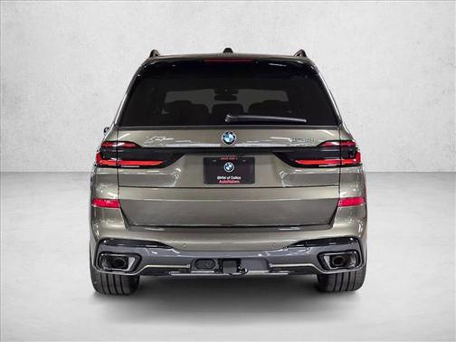 Manhattan Green Metallic 2026 BMW X7 xDrive40i